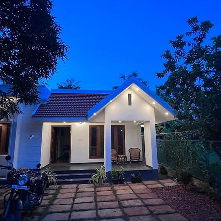 Beautiful Village House With All Facilities. アーラップーザ県 エクステリア 写真